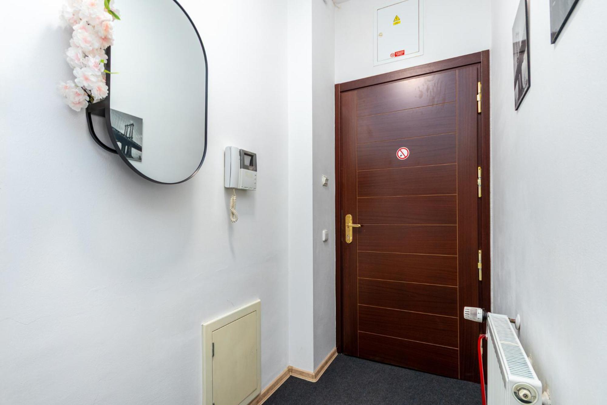 Private Retreat Close To Stations In 3 Praga