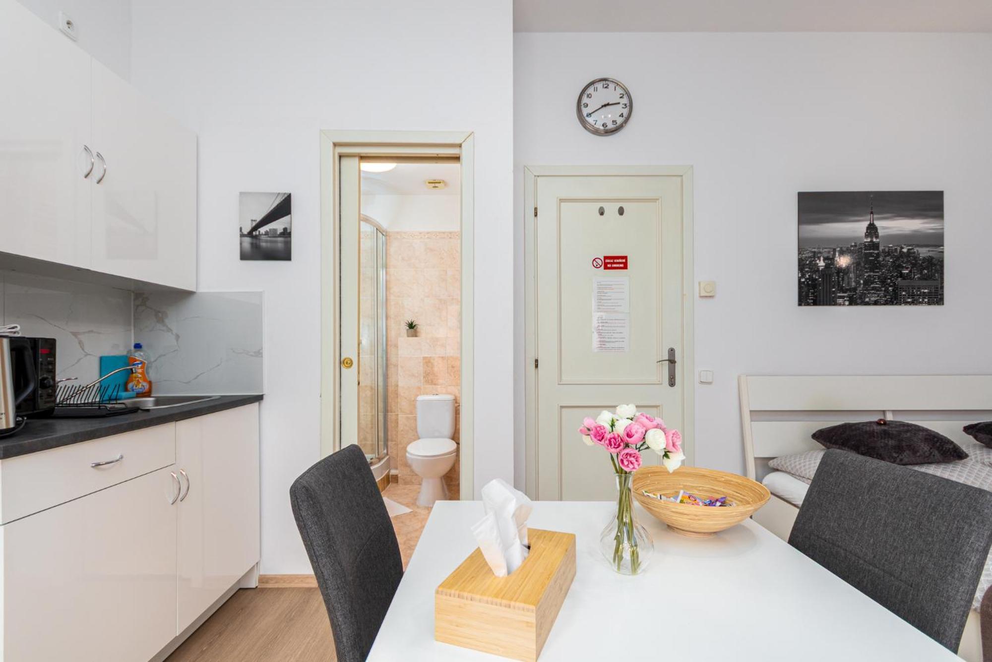 Private Retreat Close To Stations In 3 Penzion *